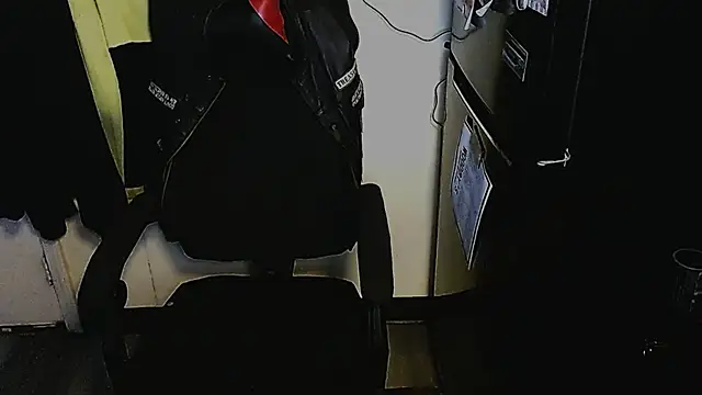 Snapshot of KrazyLegz chatting on November 2025 09:52:01 PM KrazyLegz online show from November 2025 09:52:01 PM