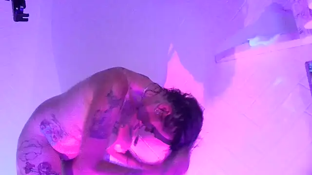 Snapshot of renegade_vyxxen chatting on December 2024 06:18:02 AM renegade vyxxen online show from December 2024 06:18:02 AM