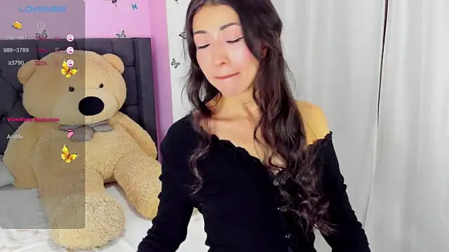 Snapshot of SophiaLiu chatting on January 2025 11:32:01 PM SophiaLiu online show from January 2025 11:32:01 PM