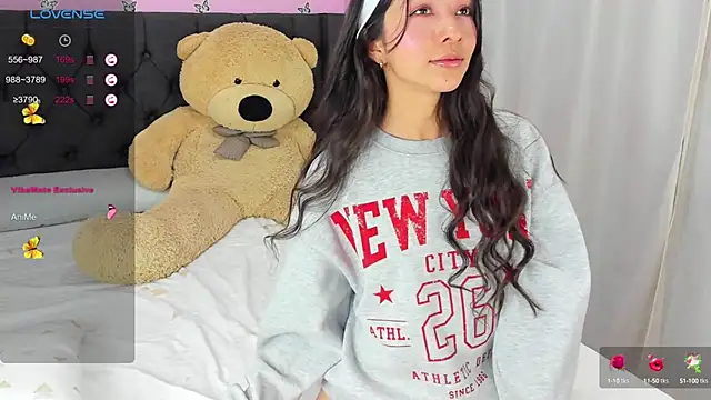 Snapshot of SophiaLiu chatting on January 2025 04:27:01 AM SophiaLiu online show from January 2025 04:27:01 AM