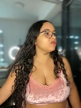 Snapshot of CurlyGirl_1 chatting on December 2024 12:00:01 PM CurlyGirl 1 online show from December 2024 12:00:01 PM