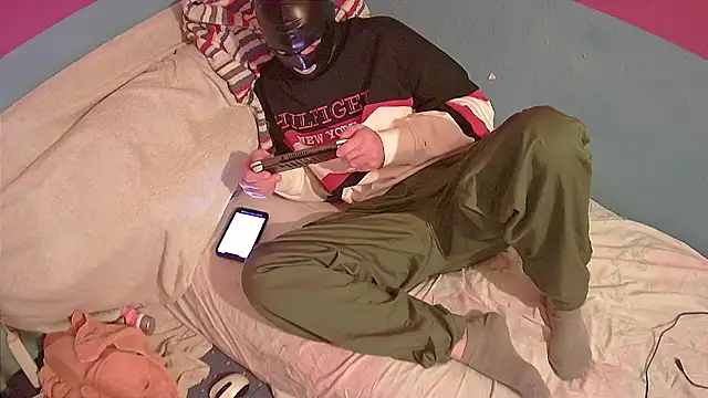 Snapshot of Markxen_cam chatting on October 2025 04:30:01 PM Markxen cam online show from October 2025 04:30:01 PM