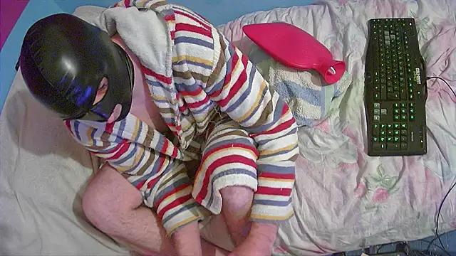 Snapshot of Markxen_cam chatting on October 2025 10:34:02 PM Markxen cam online show from October 2025 10:34:02 PM