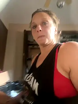 Snapshot of Everlyrose27 chatting on September 2025 05:51:02 PM Everlyrose27 online show from September 2025 05:51:02 PM