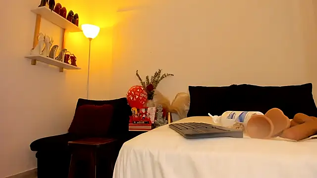 leslie k online show from February 2025 04:43:01 AM