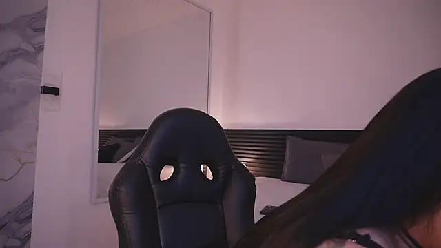 leslie k online show from September 2025 03:30:02 AM