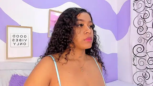 Snapshot of MONAAXXX_ chatting on March 2025 01:01:01 PM MONAAXXX online show from March 2025 01:01:01 PM