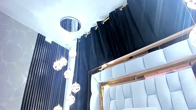 SarayRoyse online show from September 2025 07:39:02 PM