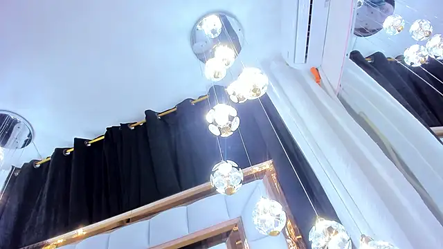 SarayRoyse online show from December 2025 07:20:02 PM