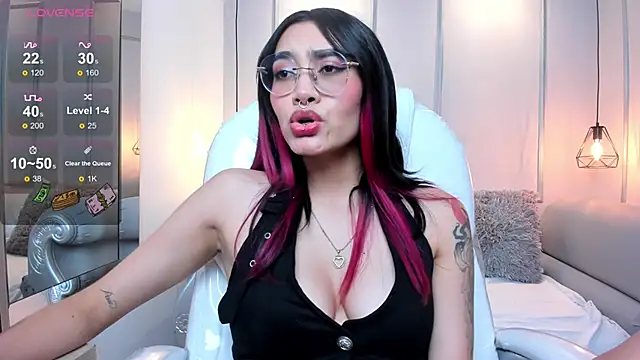 Snapshot of AzuraKindong chatting on January 2025 10:16:02 PM AzuraKindong online show from January 2025 10:16:02 PM