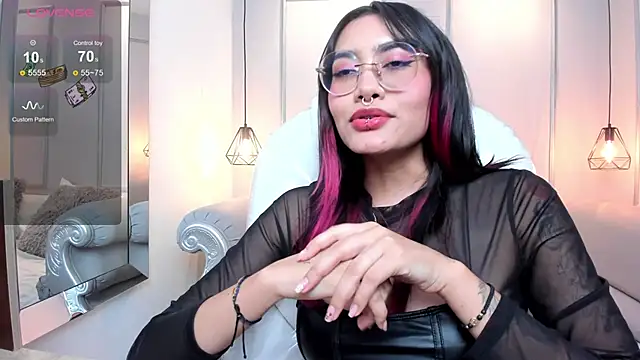 Snapshot of AzuraKindong chatting on January 2025 01:32:01 AM AzuraKindong online show from January 2025 01:32:01 AM