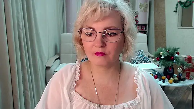 Snapshot of BlondeBrilliant7 chatting on December 2024 03:11:02 PM BlondeBrilliant7 online show from December 2024 03:11:02 PM