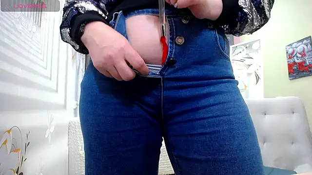 Snapshot of BlondeBrilliant7 chatting on December 2024 06:03:02 AM BlondeBrilliant7 online show from December 2024 06:03:02 AM