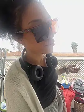 starrynikki online show from February 2025 07:05:02 PM