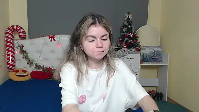 TinaRedly online show from December 2025 06:35:02 PM