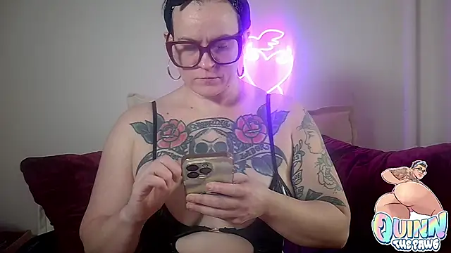 Snapshot of quinnmariexo chatting on November 2025 03:56:02 PM quinnmariexo online show from November 2025 03:56:02 PM