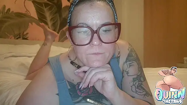 Snapshot of quinnmariexo chatting on December 2025 01:33:02 AM quinnmariexo online show from December 2025 01:33:02 AM