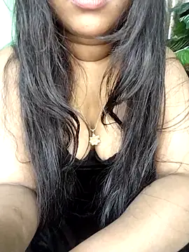 Idhika Paul online show from December 2025 10:50:01 PM