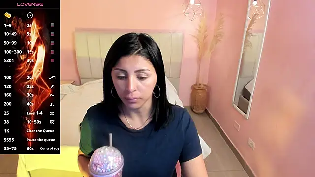 tiffani  love online show from December 2024 01:07:02 PM