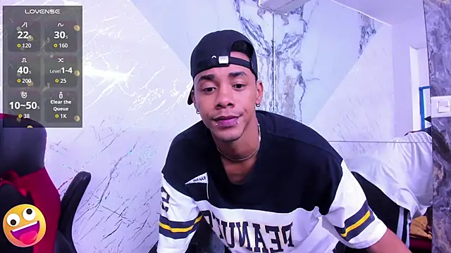 Snapshot of Hottwinkguys chatting on November 2025 05:05:01 AM Hottwinkguys online show from November 2025 05:05:01 AM