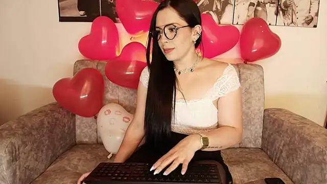 camii evanss online show from February 2025 06:19:02 PM