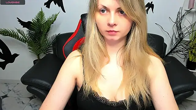 Snapshot of SmilingEmily_ chatting on December 2024 07:54:02 AM SmilingEmily online show from December 2024 07:54:02 AM