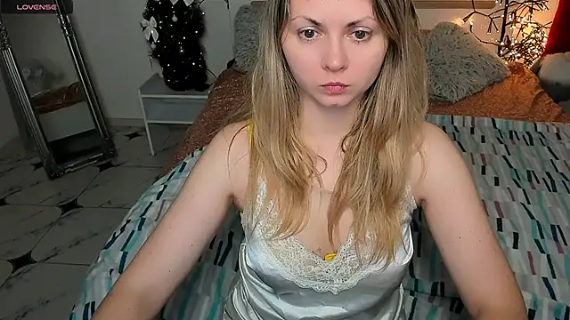 Snapshot of SmilingEmily_ chatting on December 2024 07:42:01 AM SmilingEmily online show from December 2024 07:42:01 AM