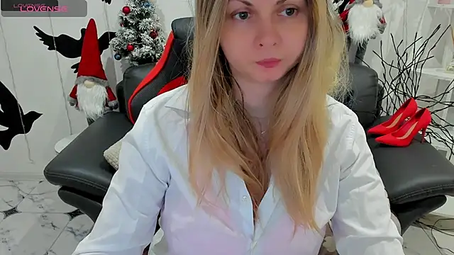 Snapshot of SmilingEmily_ chatting on January 2025 07:13:02 AM SmilingEmily online show from January 2025 07:13:02 AM