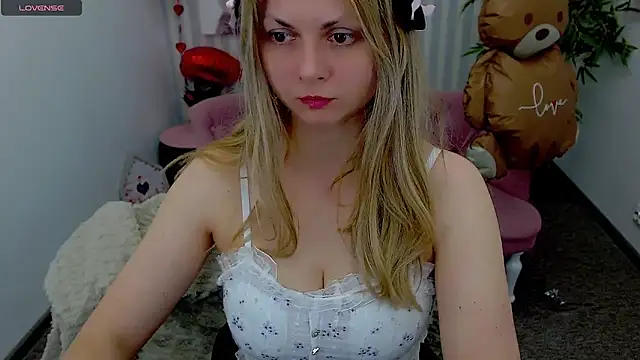 Snapshot of SmilingEmily_ chatting on February 2025 07:38:02 AM SmilingEmily online show from February 2025 07:38:02 AM