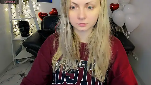 Snapshot of SmilingEmily_ chatting on February 2025 07:49:01 AM SmilingEmily online show from February 2025 07:49:01 AM