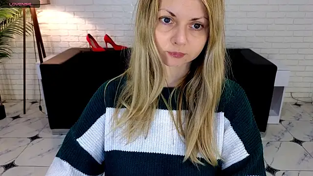 Snapshot of SmilingEmily_ chatting on March 2025 07:30:02 AM SmilingEmily online show from March 2025 07:30:02 AM