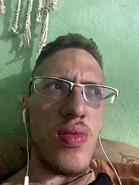 Snapshot of SOYMRX chatting on November 2025 11:32:01 PM SOYMRX online show from November 2025 11:32:01 PM