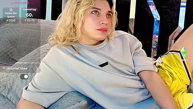 Snapshot of honey_skin chatting on November 2025 06:50:02 PM honey skin online show from November 2025 06:50:02 PM