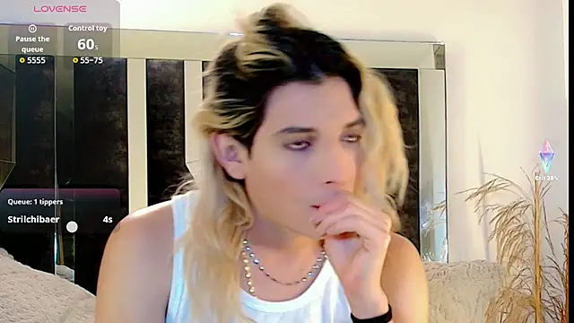 Snapshot of honey_skin chatting on November 2025 10:43:02 PM honey skin online show from November 2025 10:43:02 PM