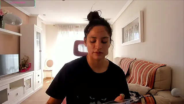 bella apont online show from September 2025 12:38:02 PM