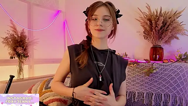 Snapshot of JennyDilly chatting on November 2025 08:35:02 PM JennyDilly online show from November 2025 08:35:02 PM