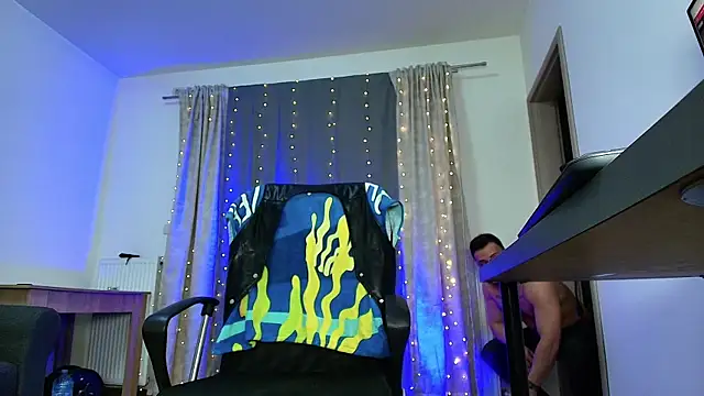 juliusmasters online show from January 2025 08:30:01 PM