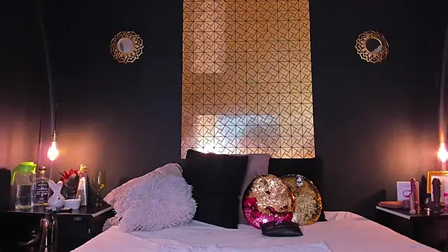 caro lyne  online show from December 2024 02:00:01 PM