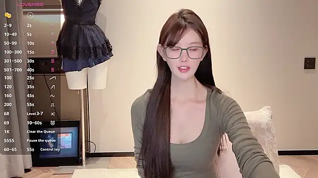 Snapshot of omaiiil chatting on November 2025 01:57:01 PM omaiiil online show from November 2025 01:57:01 PM