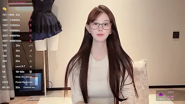 Snapshot of omaiiil chatting on November 2025 01:57:02 PM omaiiil online show from November 2025 01:57:02 PM