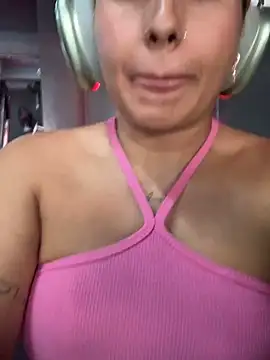 Snapshot of Amber_Martins_ chatting on March 2025 06:07:01 PM Amber Martins online show from March 2025 06:07:01 PM