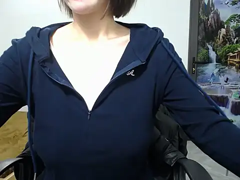 Love bug15 online show from February 2025 07:20:01 AM