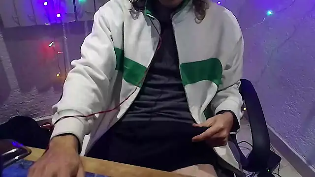 Snapshot of jhonnygoldencock chatting on December 2024 07:58:01 AM jhonnygoldencock online show from December 2024 07:58:01 AM