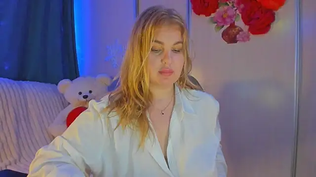 CoraSwon online show from January 2025 08:04:01 PM