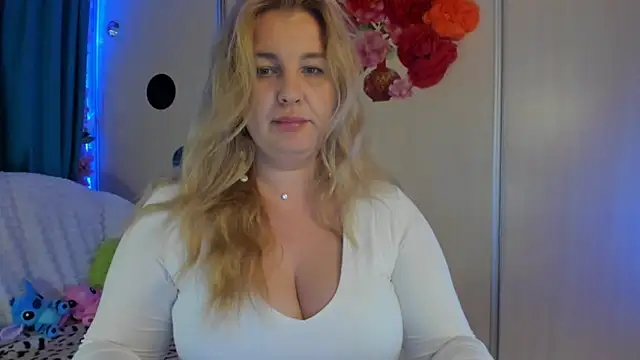 CoraSwon online show from September 2025 06:28:02 AM