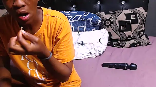 Snapshot of BLACKberry008 chatting on November 2025 07:08:02 PM BLACKberry008 online show from November 2025 07:08:02 PM