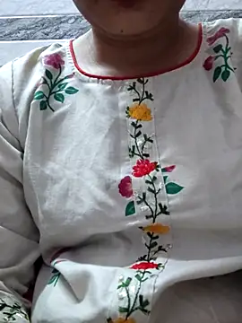 Snapshot of Aaradhya chatting on February 2025 12:24:01 AM Aaradhya online show from February 2025 12:24:01 AM