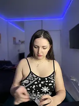 Snapshot of HoneySweetBee chatting on November 2025 11:36:02 PM HoneySweetBee online show from November 2025 11:36:02 PM