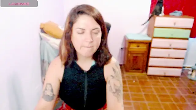 raquellov1 online show from November 2025 08:00:01 PM