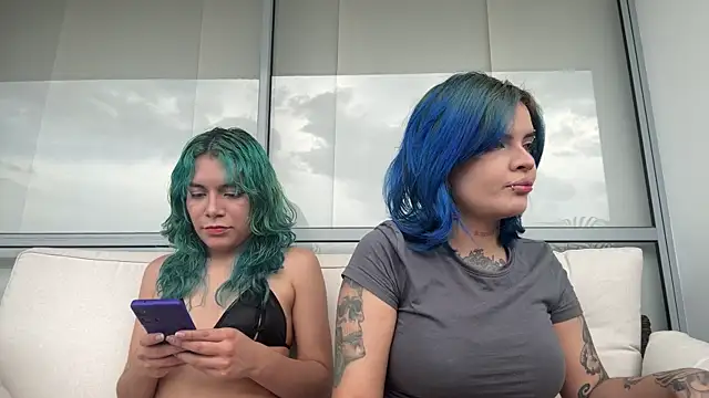 Snapshot of SinisterDarling chatting on November 2025 09:27:02 PM SinisterDarling online show from November 2025 09:27:02 PM